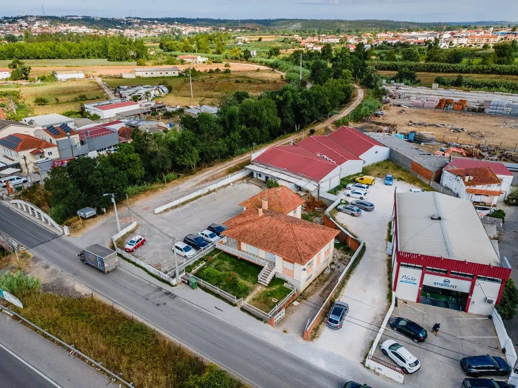 Armazém composto por 3 Edifícios e Amplo Logradouro – Ponte das Mestras, Leiria - Image 23
