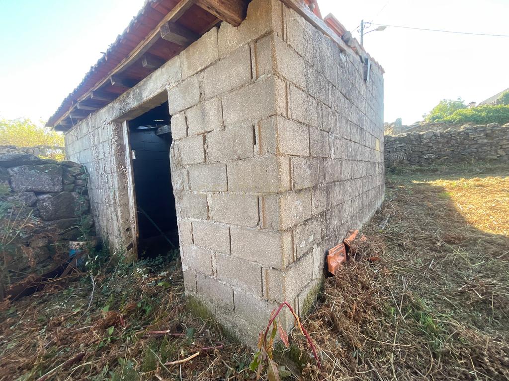 Moradia para restauro em Boivão, Valença - Image 4