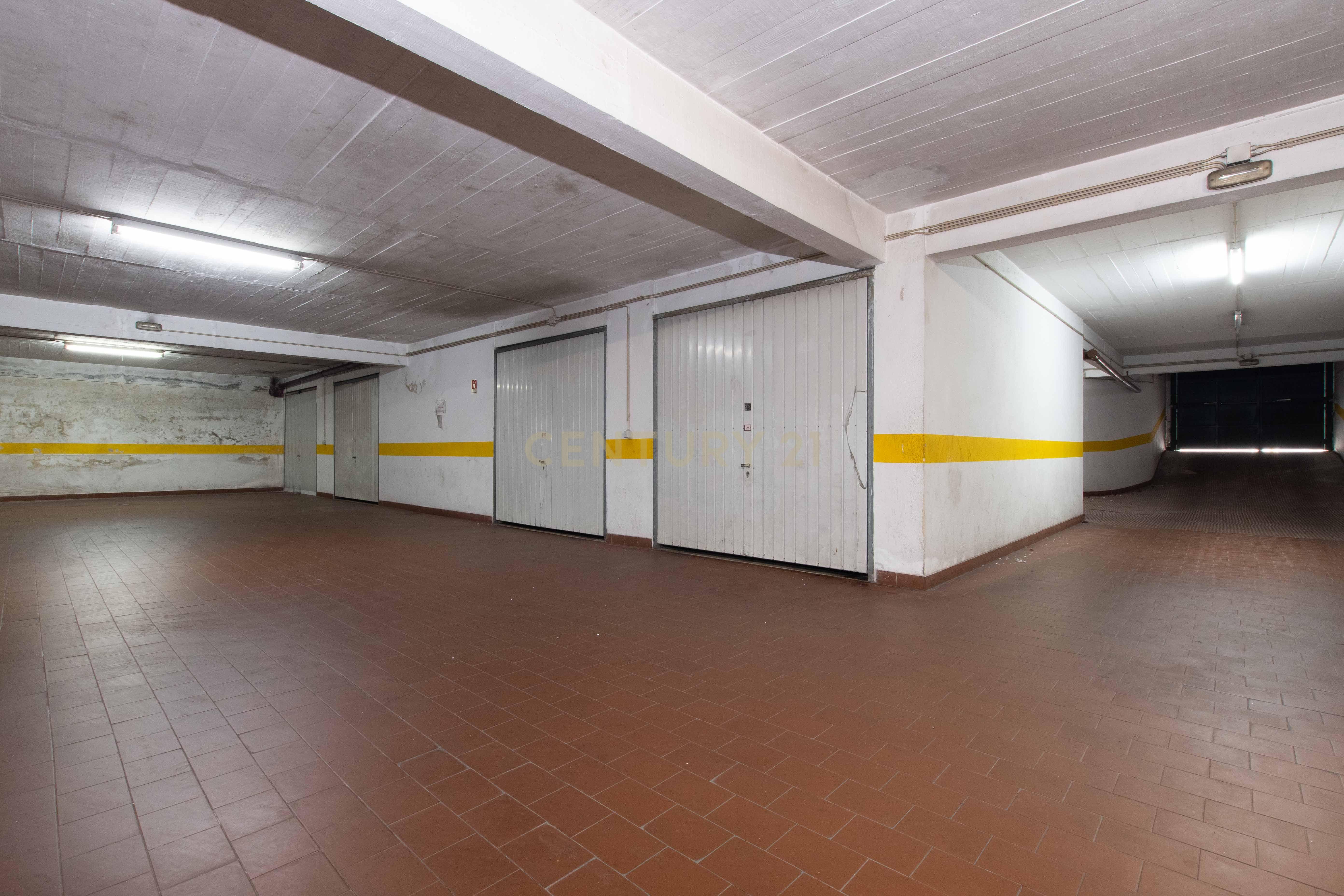 Fotografia 3 de Apartamento T3 de 135 m² com Box para 2 Carros, Elevador e Arrecadação para arrendar | Agualva-Cacém