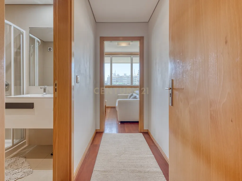 Apartamento T2+1 Duplex em condomínio fechado a 600m da praia - Image 15
