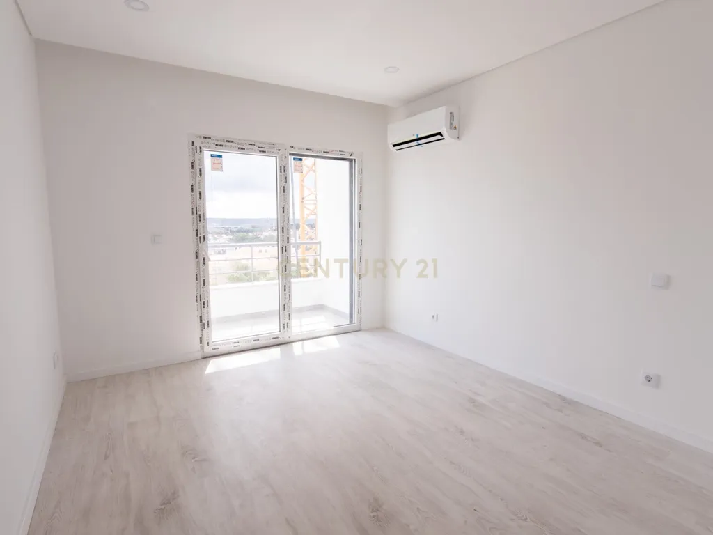 CONDOMINIO QUINTA DA LADEIRA - T2 e T3 COM TERRAÇOS, CHURRASQUEIRA E JARDIM - Image 9