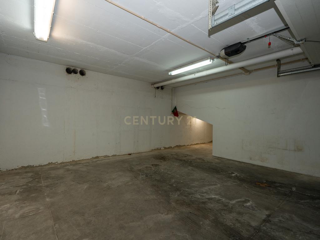 🚗 Garagem Box para Arrendamento – Montijo-Urbanização Janelas do Parque - Image 6