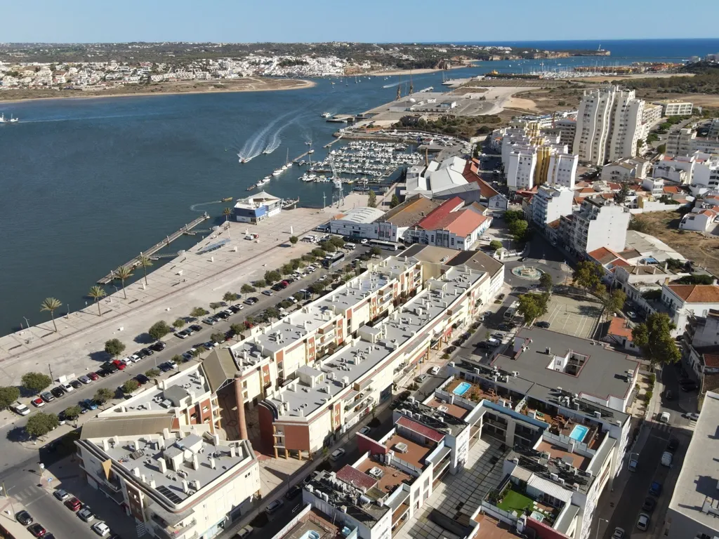 Ruína com 200m² no centro de Portimão - INVESTIMENTO - Image 22