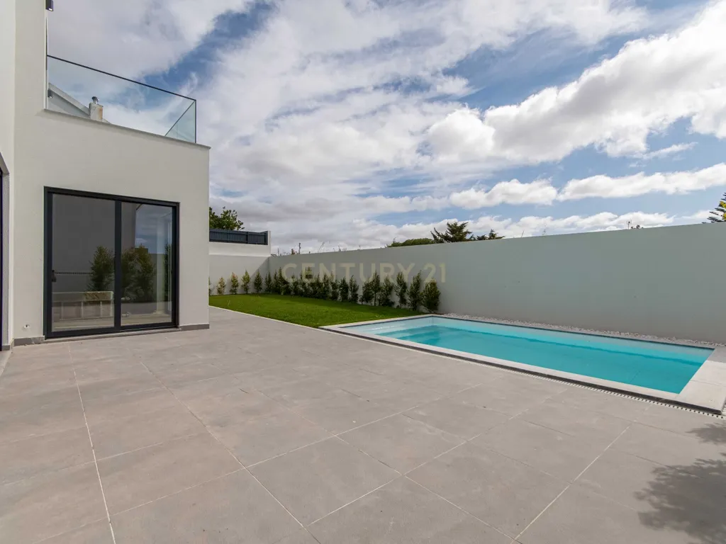 Moradia T4 Premium independente com Piscina (Nova Construção) / Barcarena - Image 16