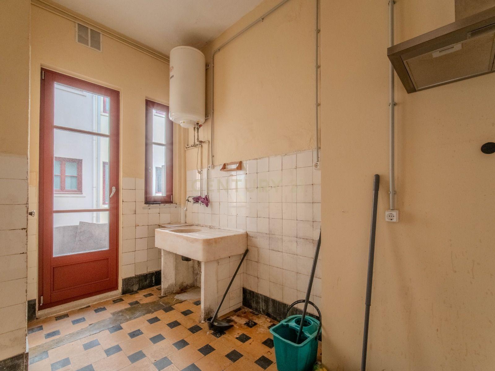 Fotografia 9 de Apartamento T3 para remodelar | Possibilidade de 2 T1 | Centro do Porto