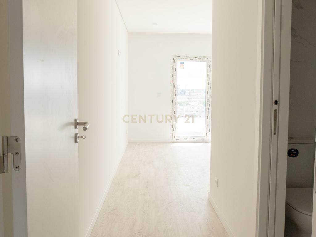 CONDOMINIO QUINTA DA LADEIRA - T2 e T3 COM TERRAÇOS, CHURRASQUEIRA E JARDIM - Image 15