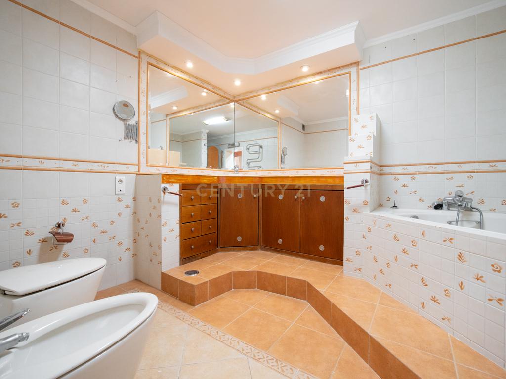 Apartamento T3 em Odivelas com Garagem e Elevador - Image 43