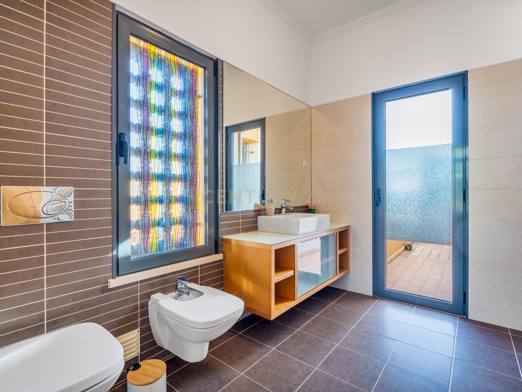 Moradia Unifamiliar de Prestígio | Quinta dos Álamos I Guia – Albufeira | T5 | Piscina | Jardim - Image 30