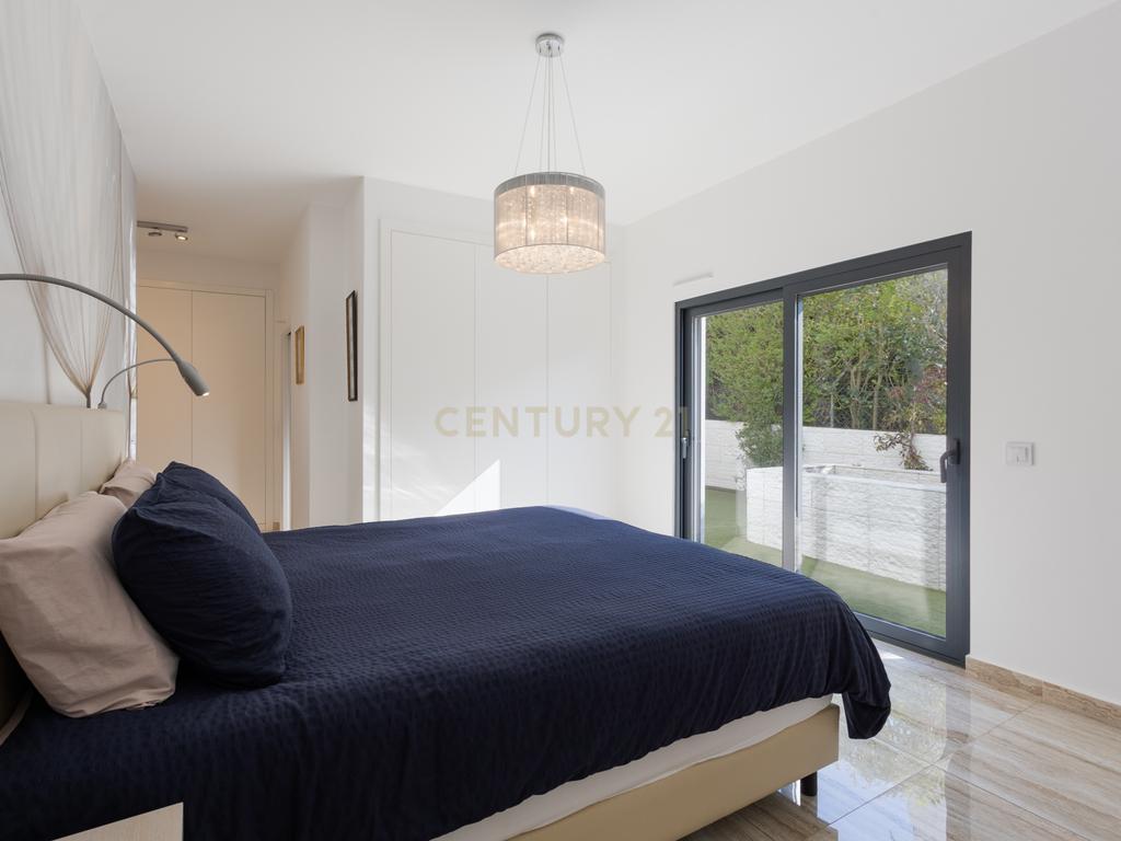 Moradia ultramoderna com 3 quartos: Vida sustentável na Costa da Prata - Image 24