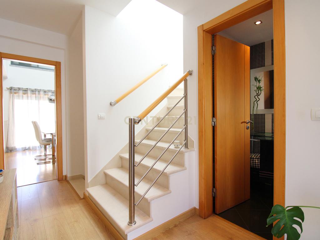 Moradia Contemporânea V3+1 Seixal - Image 28