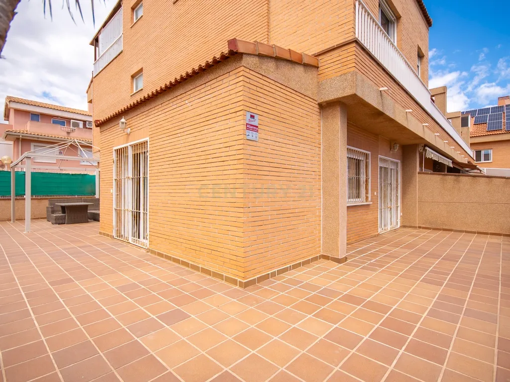 Moradia geminada de esquina em Alicante Golf, espaço, privacidade e qualidade de vida numa das zonas mais exclusivas de Alicante - Image 25