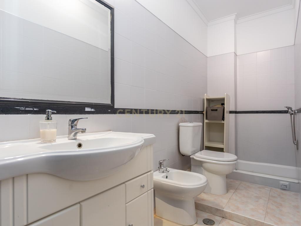 Moradia T5 em Foros de Amora - Image 15