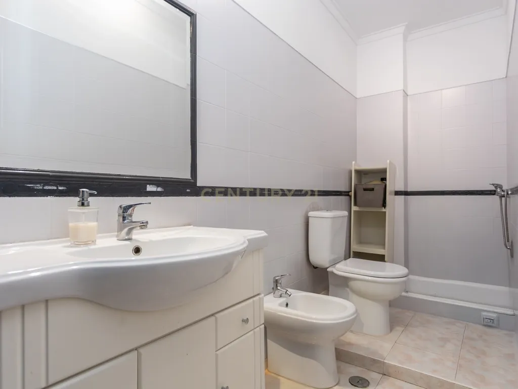 Moradia T5 em Foros de Amora - Image 15