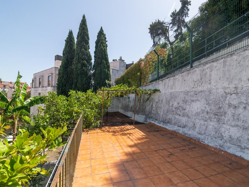 Apartamento T4+2 com logradouro de 187,75 m² na Estrela - Image 48