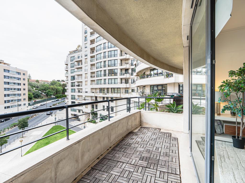 Apartamento T2 em Nova Campolide com Estacionamento - Image 2