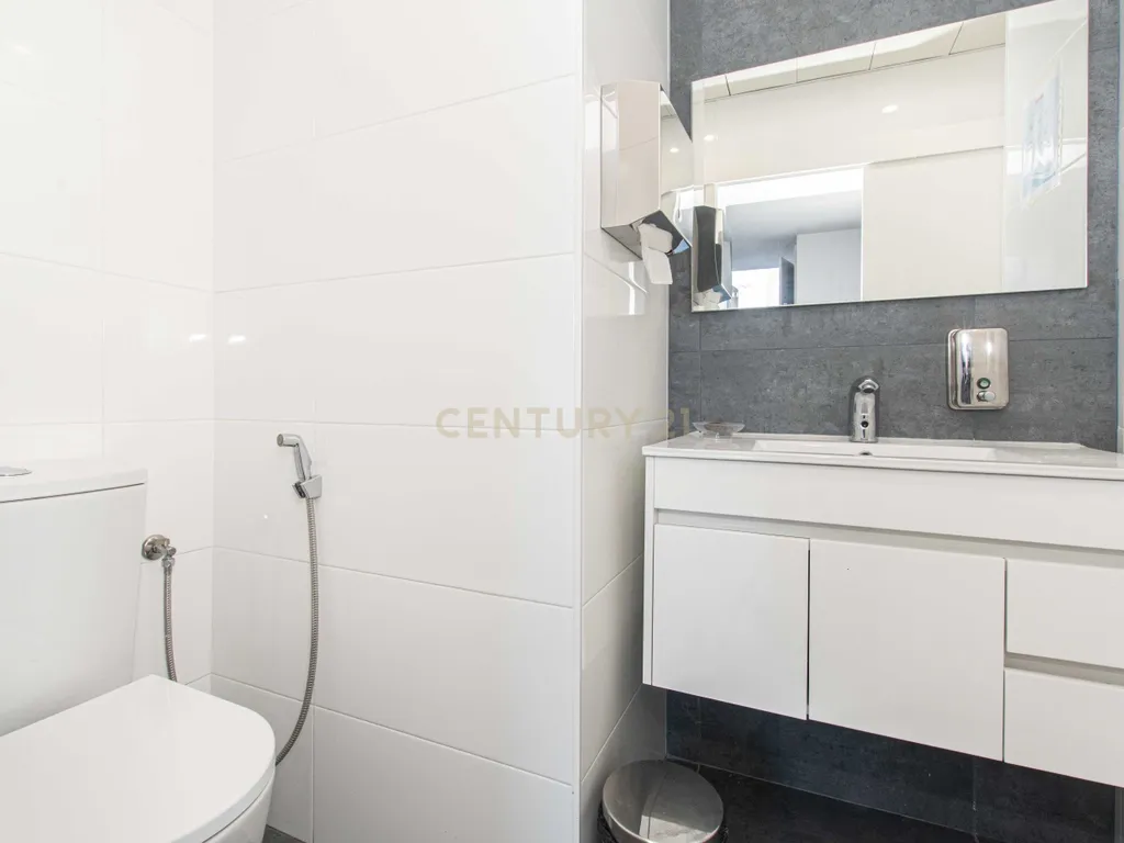 Loja em Campolide, Lisboa - 160m² - Image 11