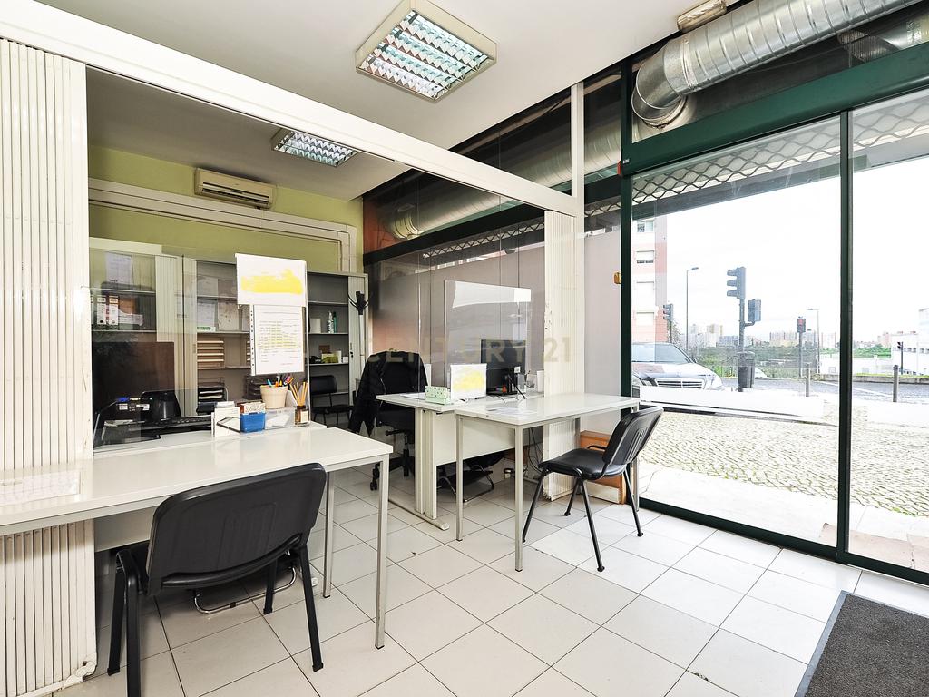 Edifício Areeiro de 2.230m2 P/ Residência Universitário C/ Projeto Aprovado - Image 14