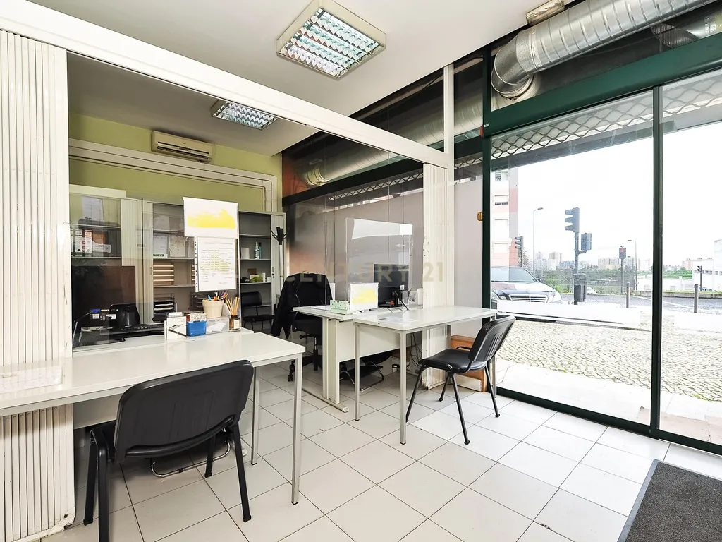 Edifício Areeiro de 2.230m2 P/ Residência Universitário C/ Projeto Aprovado - Image 14