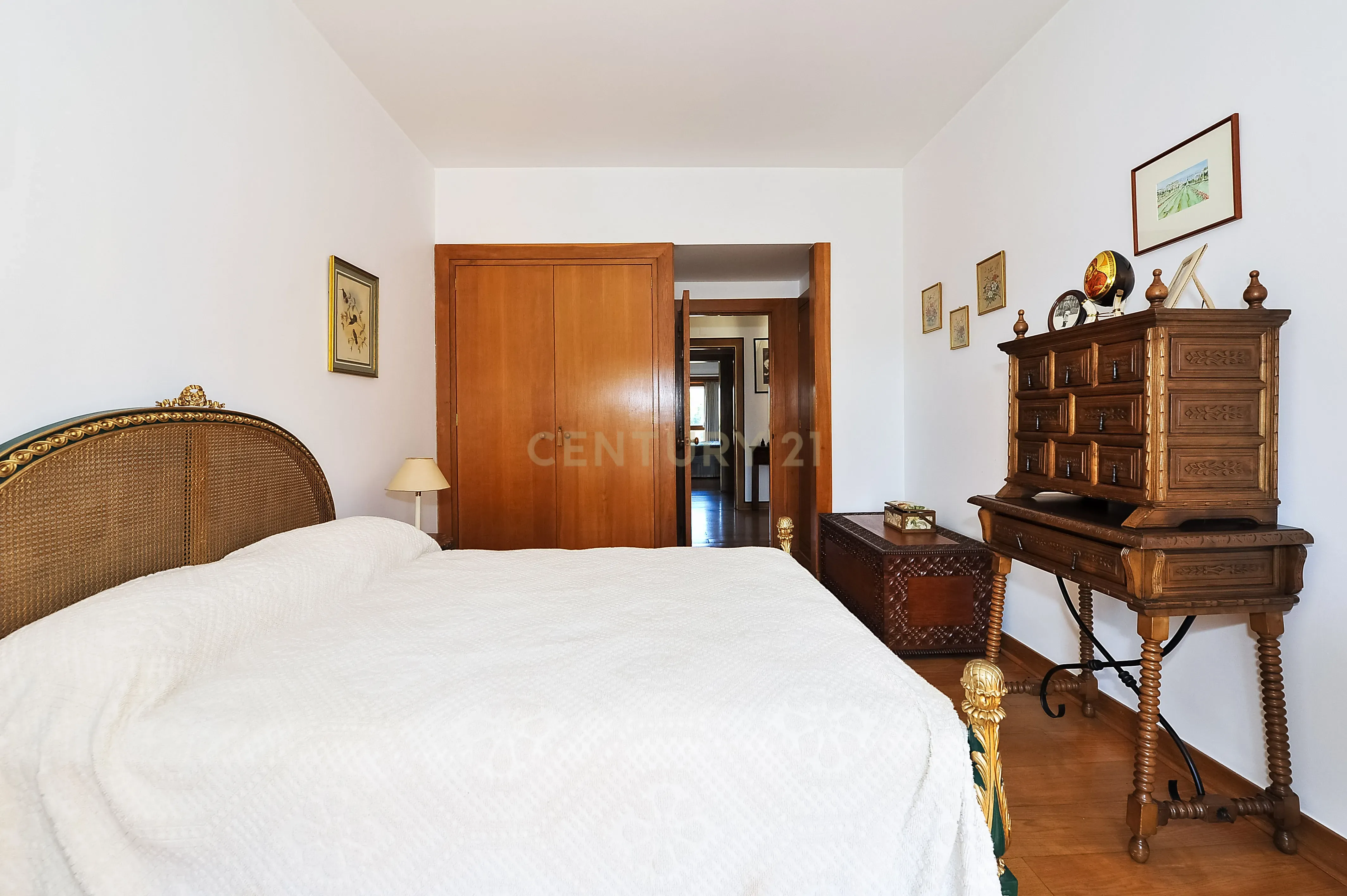 Espaçoso apartamento T4 em Condomínio Fechado, segurança 24h, na zona das Laranjeiras, na Calçada Palma de Baixo, perto das universidades - Image 29