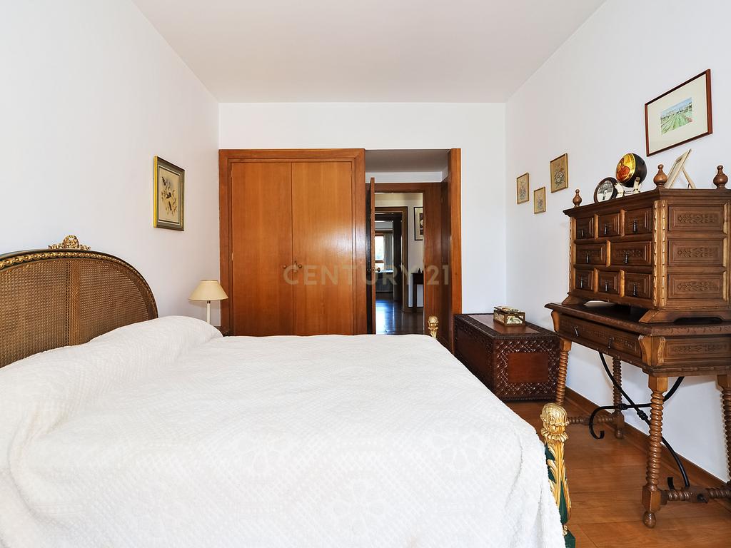 Espaçoso apartamento T4 em Condomínio Fechado, segurança 24h, na zona das Laranjeiras, na Calçada Palma de Baixo, perto das universidades - Image 29