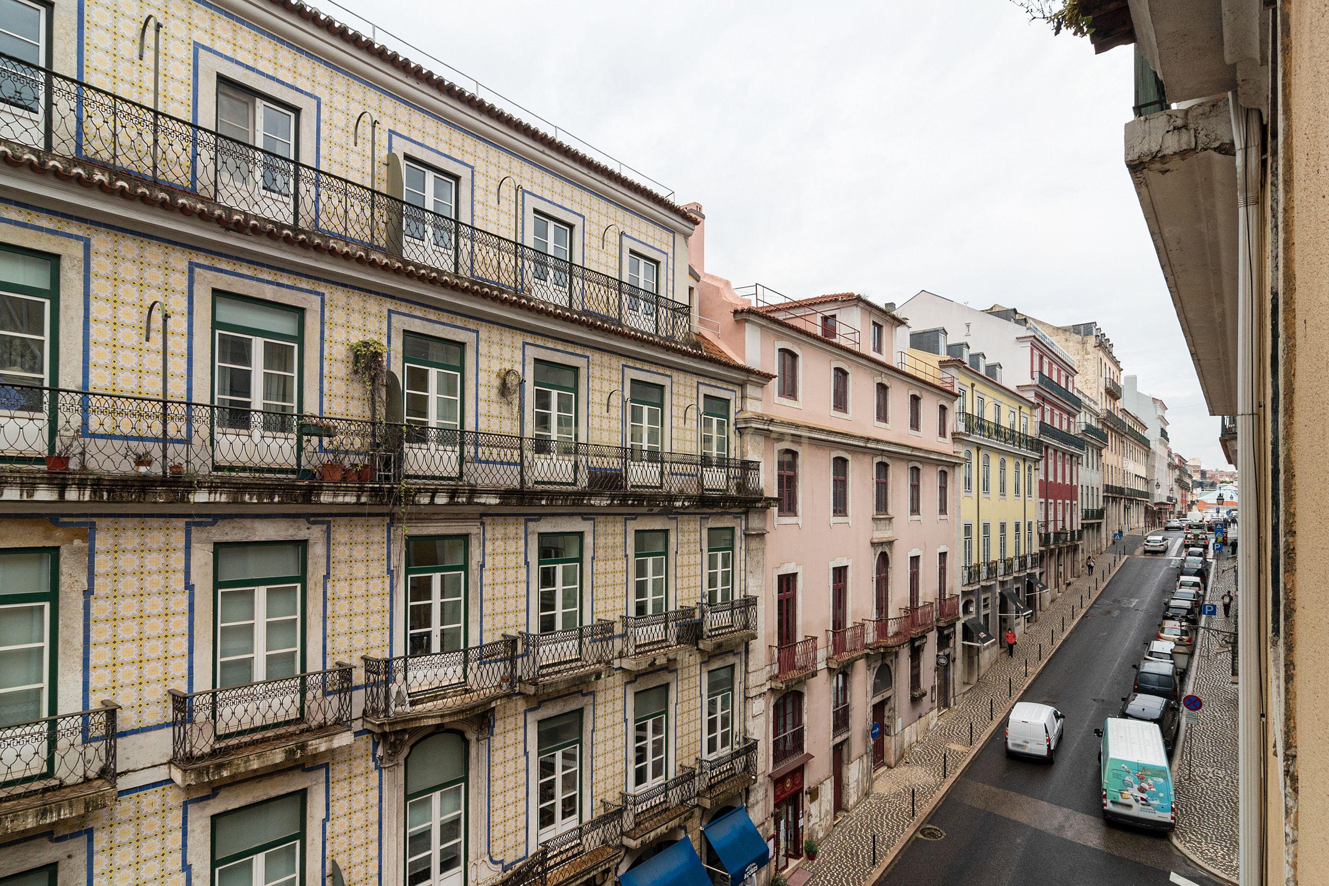 T3 em prédio pombalino na Rua da Madalena N.90, em plena Baixa de Lisboa. Para Venda. - Image 19