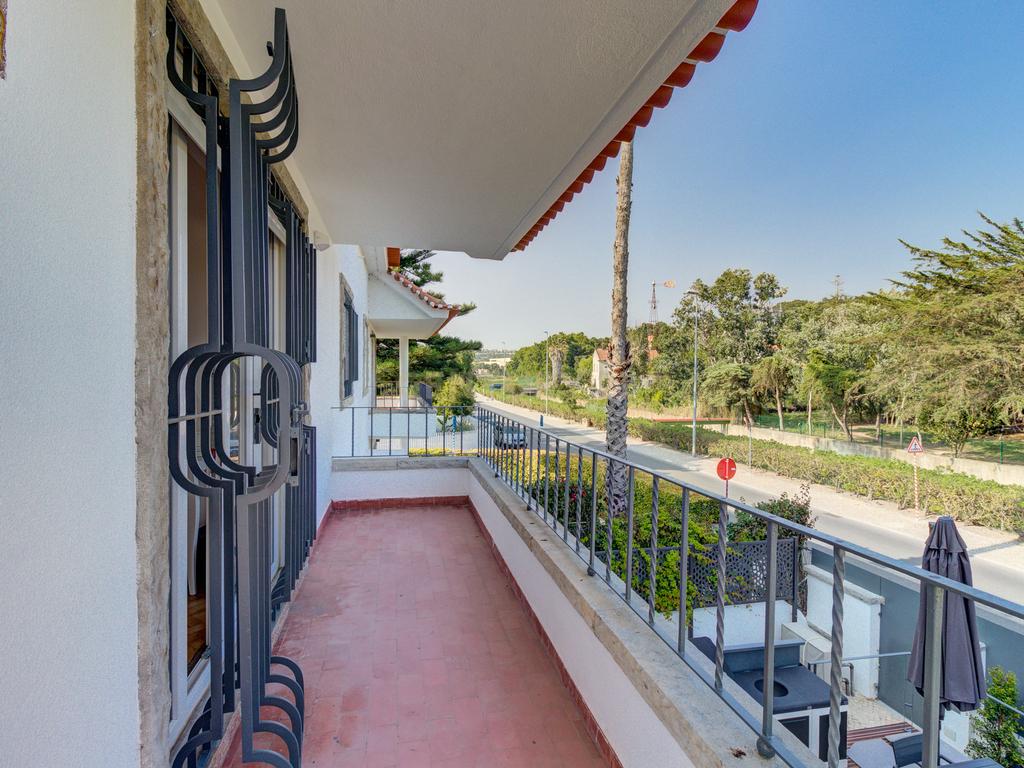 Moradia T4+1 com piscina, terraço e garagem  perto da praia - Image 32
