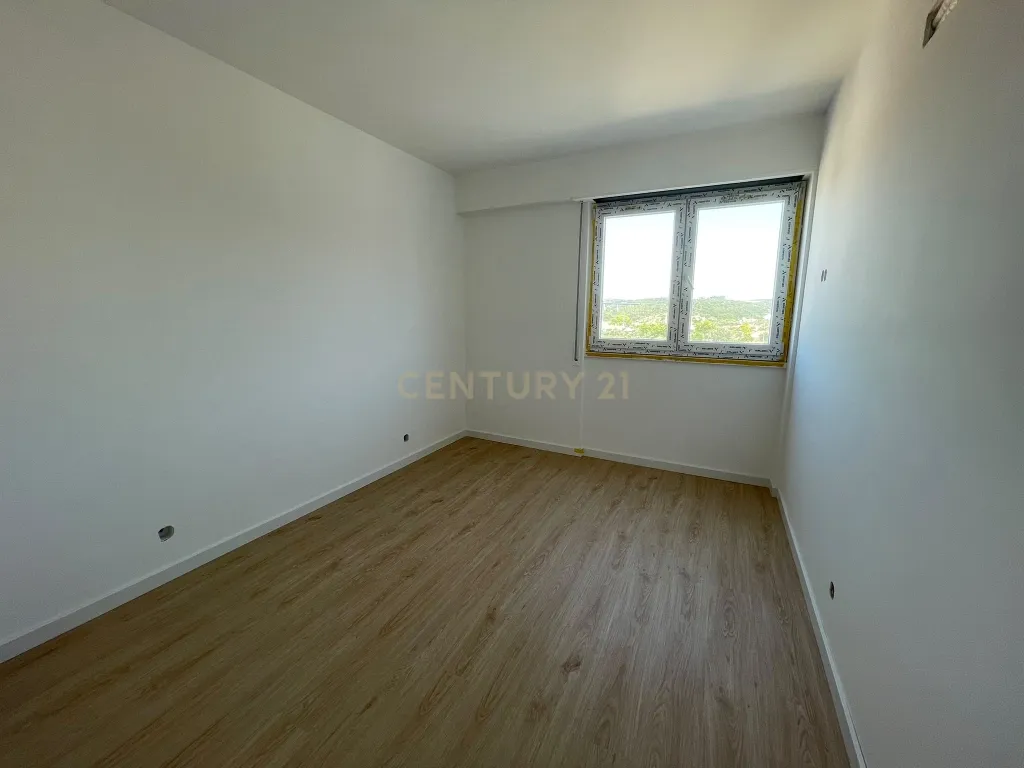 Apartamento Renovado em Tomar, 3 Quartos e 2 Casas de Banho - Image 4