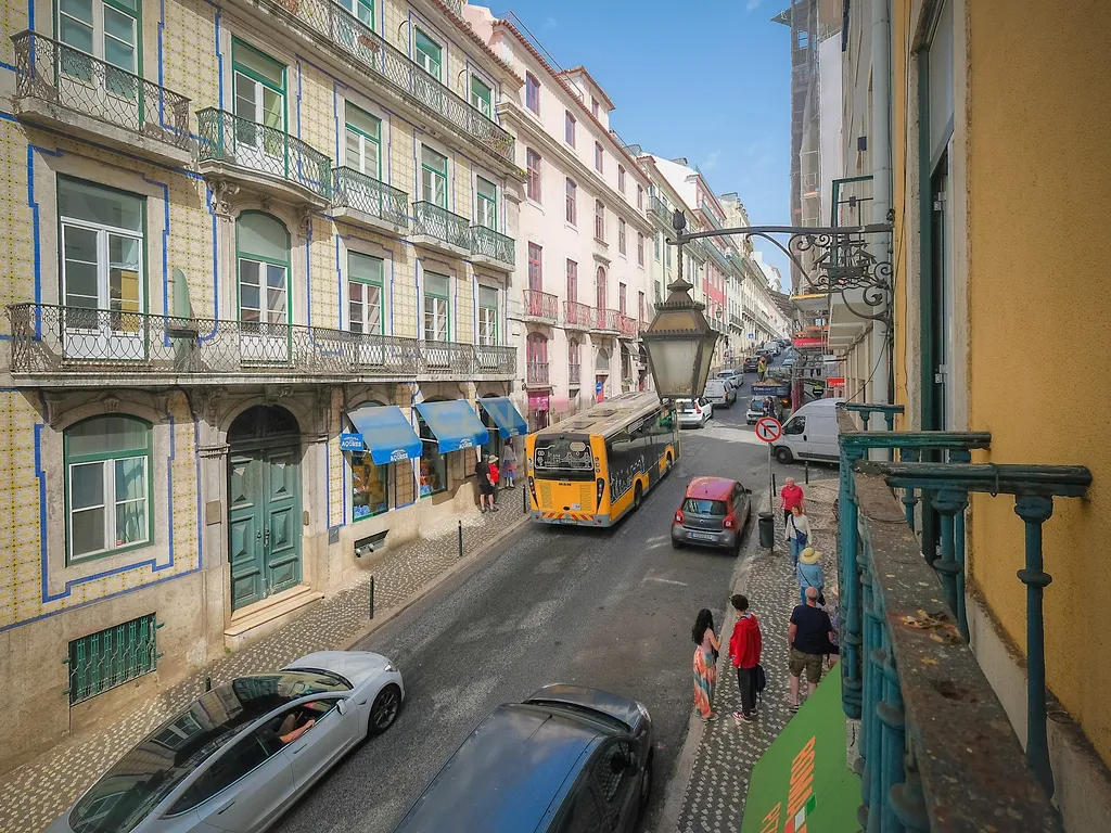 Escritório com 4 Divisões em prédio pombalino na Rua da Madalena N.90, em plena Baixa de Lisboa. Para Arrendamento. - Image 27