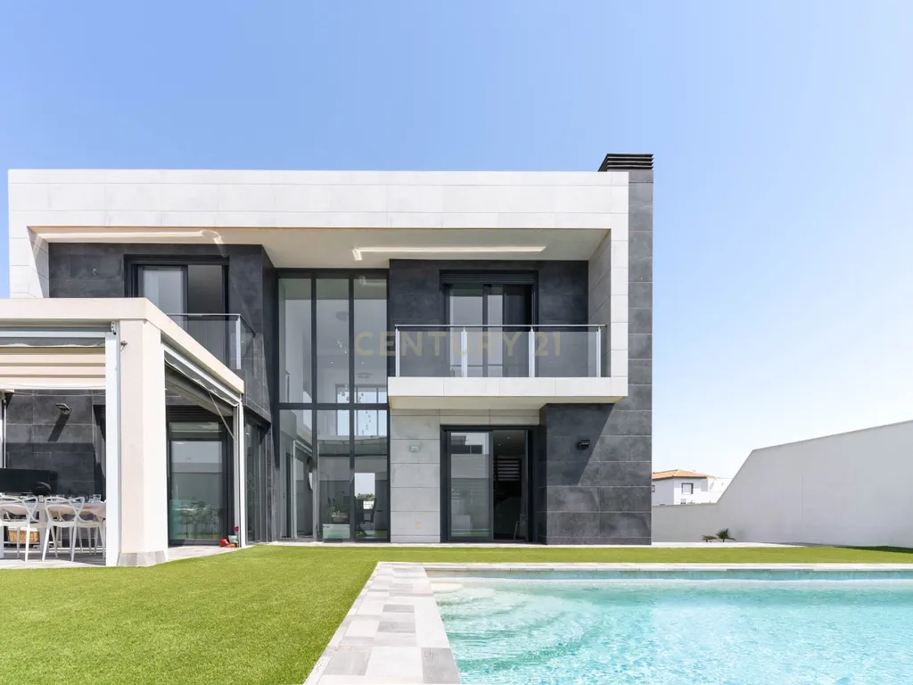 Luxuosa Moradia T4 com Vista Mar e Piscina em Almería - Image 55