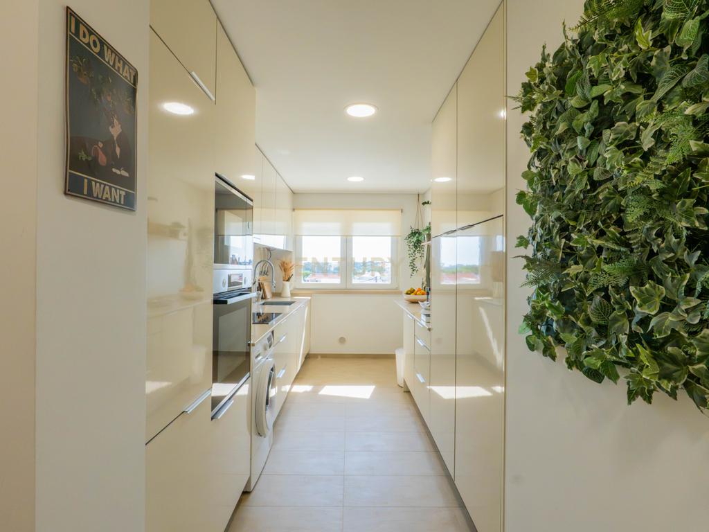 T2 com 115m² na Quinta de São Macário | Varandas | Elevador | Arrecadação | Vista de mar subtil - Image 19