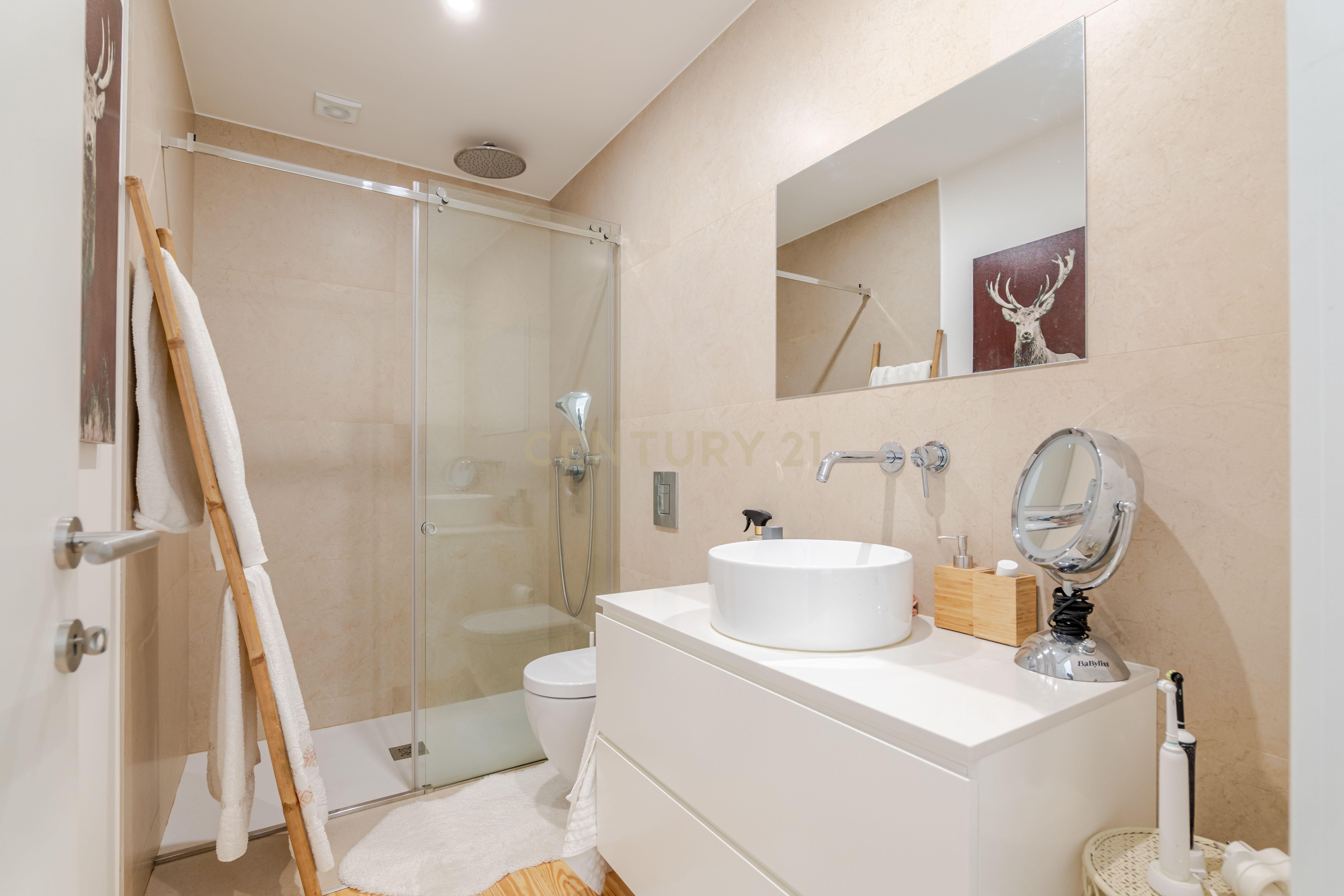 Fotografia 11 de Apartamento T2 de Charme no Coração do Porto