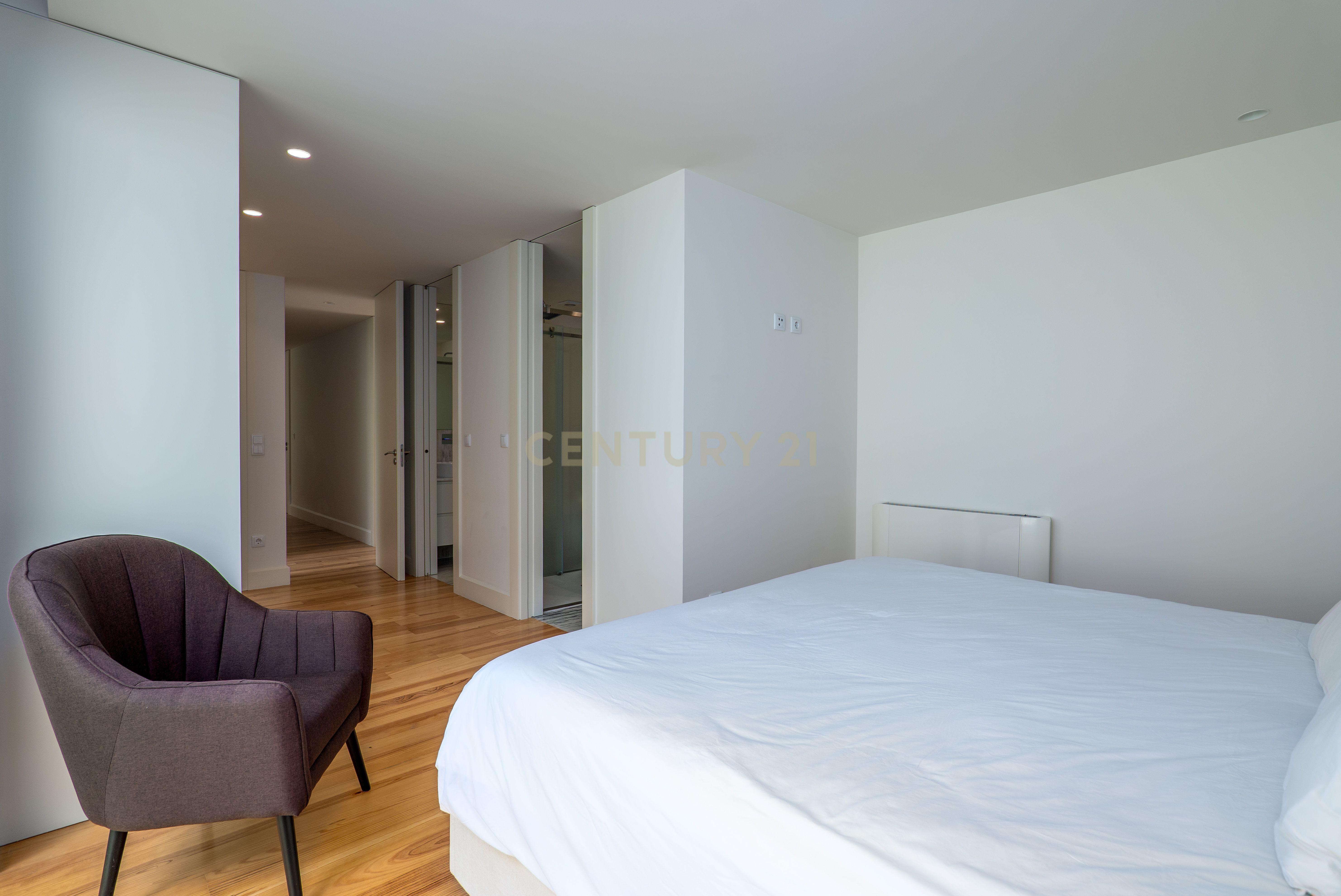 Requintado Apartamento T3 com Terraço no Coração do Porto - Image 17