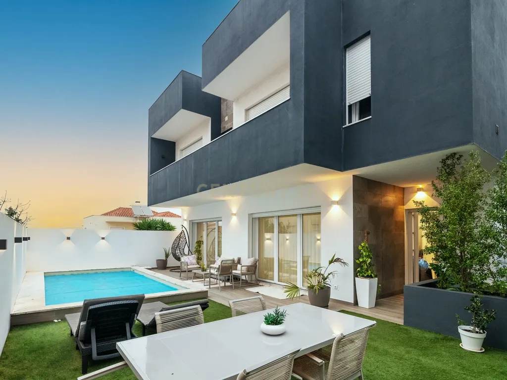Moderna Moradia T3 em Caneças com Piscina - Image 1
