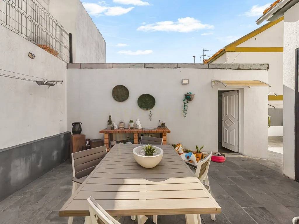 Moradia T3 isolada com garagem, Quinta do Conde - Image 44