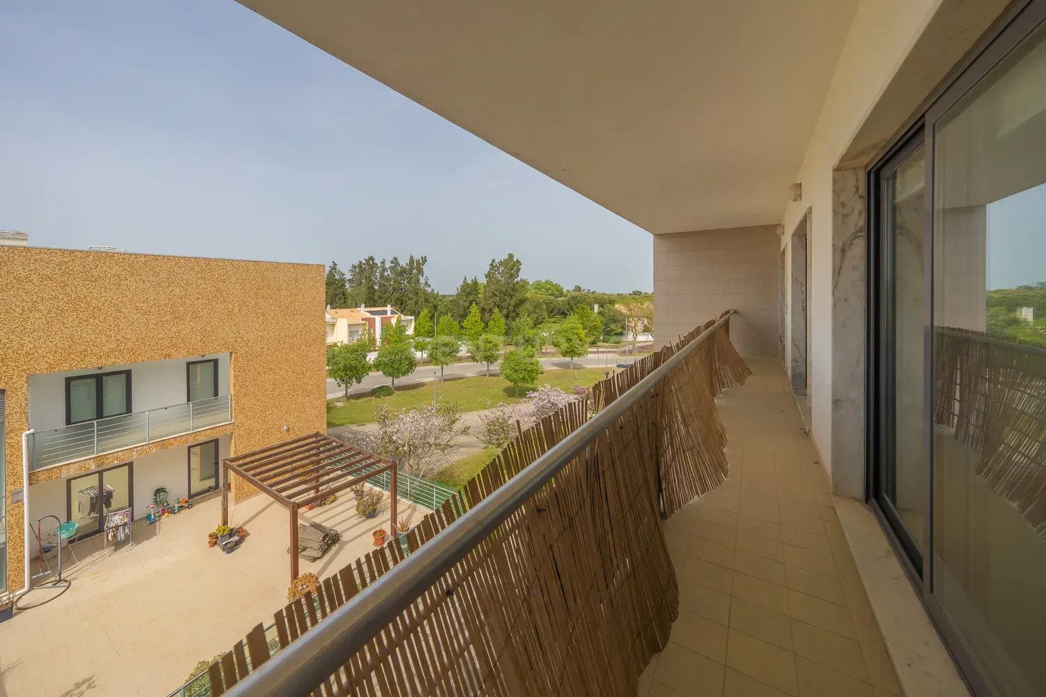 Apartamento T3 com Duas Varandas e Dois Lugares de Estacionamento, na Vila Serena, Pinhal Novo
