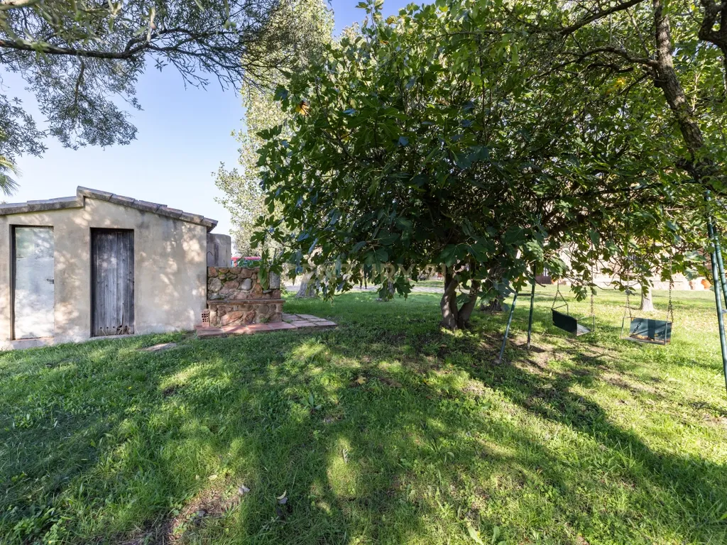 MASIA CATALANA EN VENDA A LLAGOSTERA – MÉS DE 7 HECTÀREES DE TERRENY, LLICÈNCIA TURÍSTICA, PISCINA I CAMP DE FUTBOL - Image 25