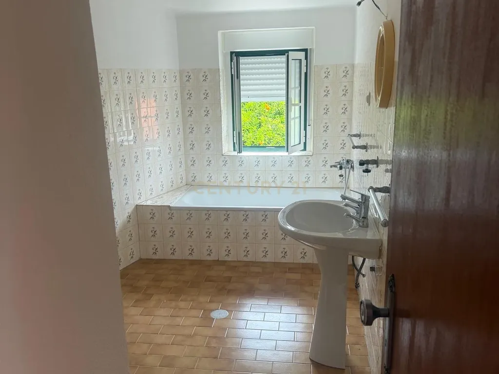 Excelente Oportunidade! Espaçosa Moradia T3 com Terraço em Mata, Castelo Branco - Image 15