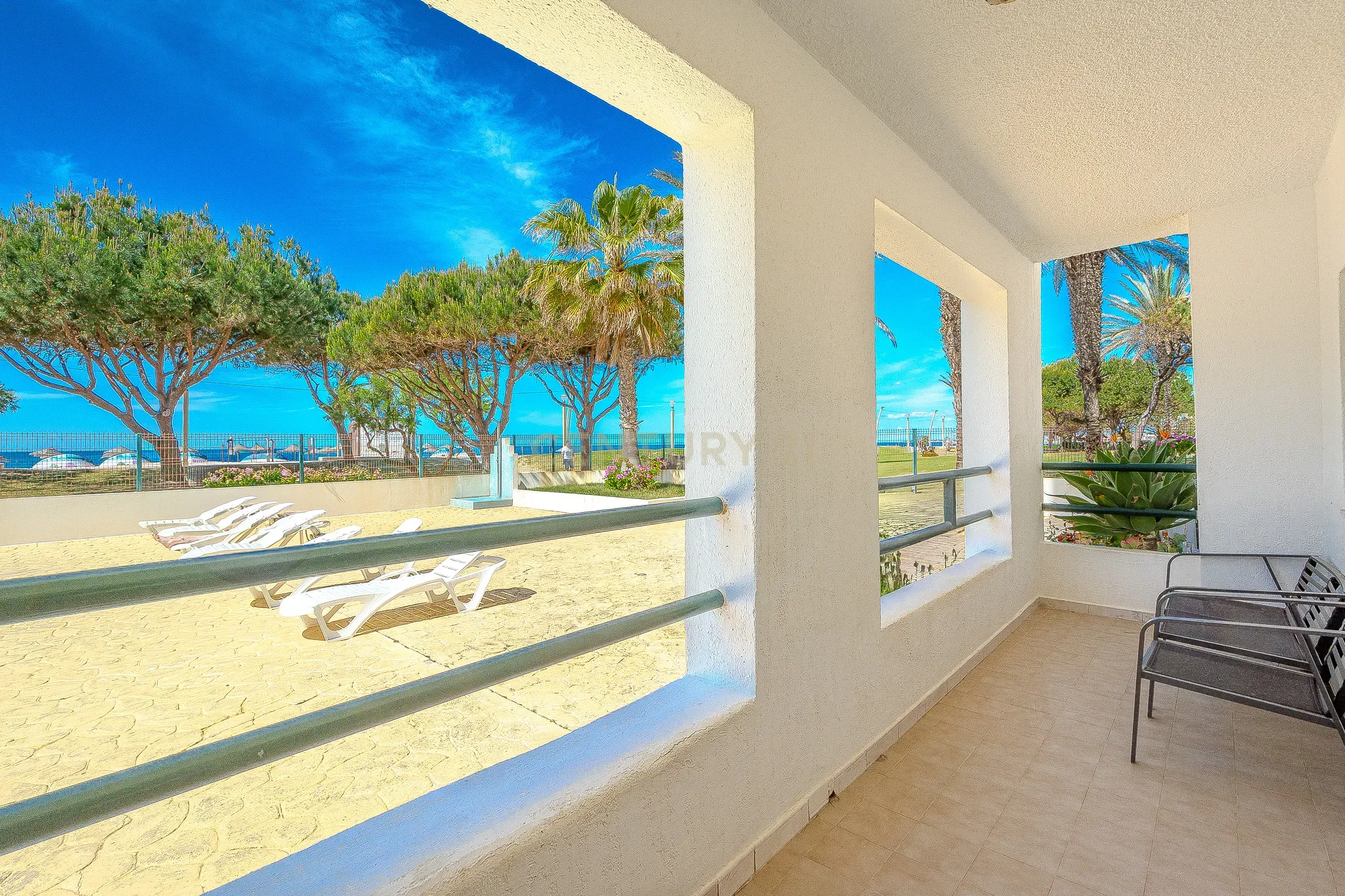Apartamento T2 com Vista Mar na Primeira Linha de Praia – Quarteira - Image 19