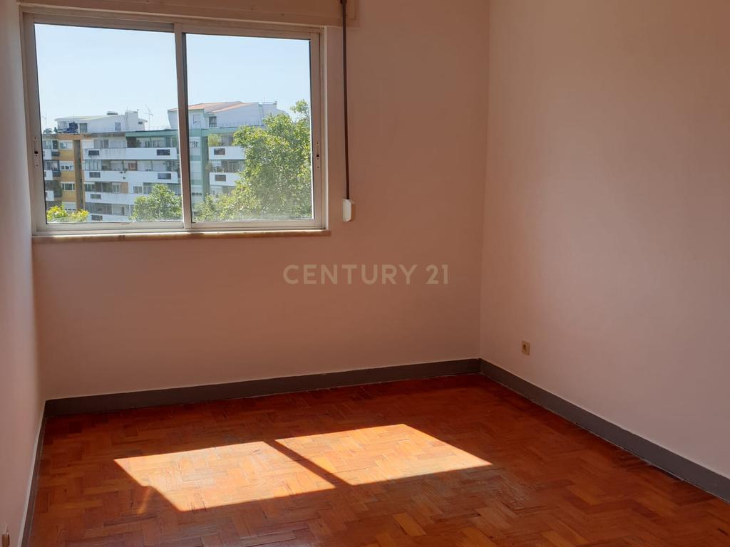 Apartamento T3 transformado em T4* para arrendamento nos Olivais-Sul, Lisboa  - Image 18