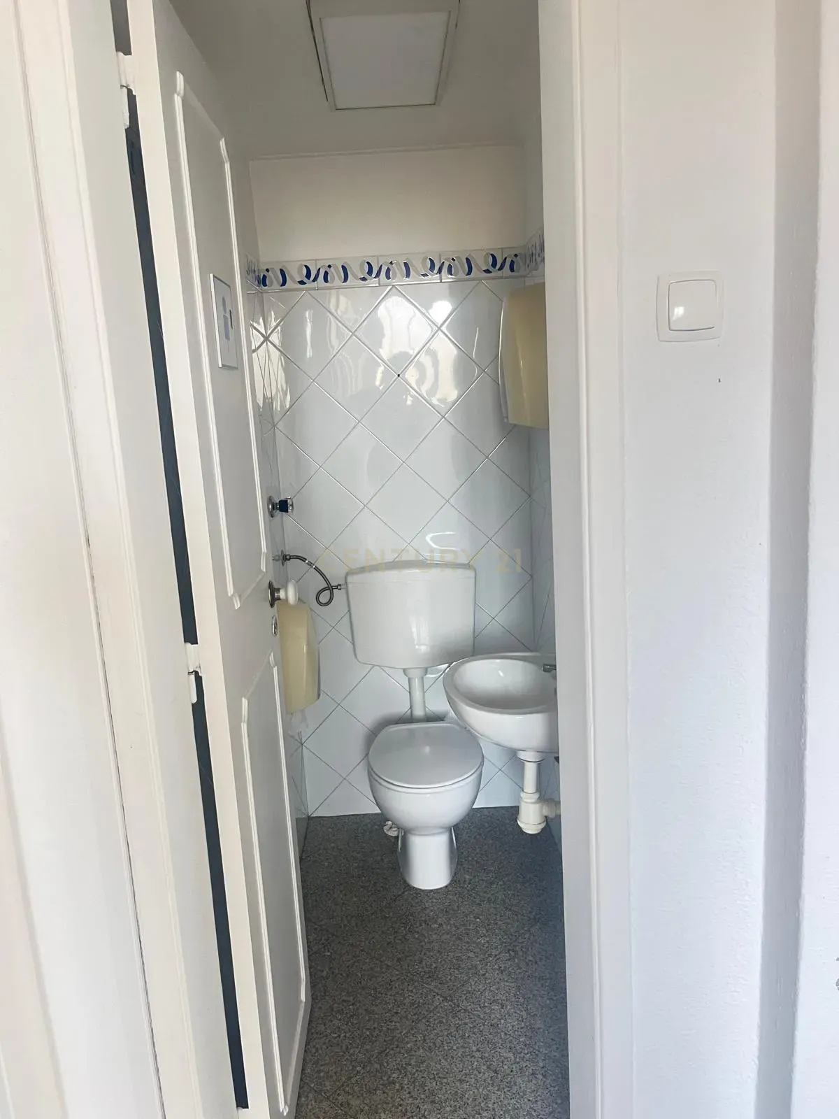 Fotografia 5 de Loja em Benfica, Lisboa - 188m² com 3 casas de banho.