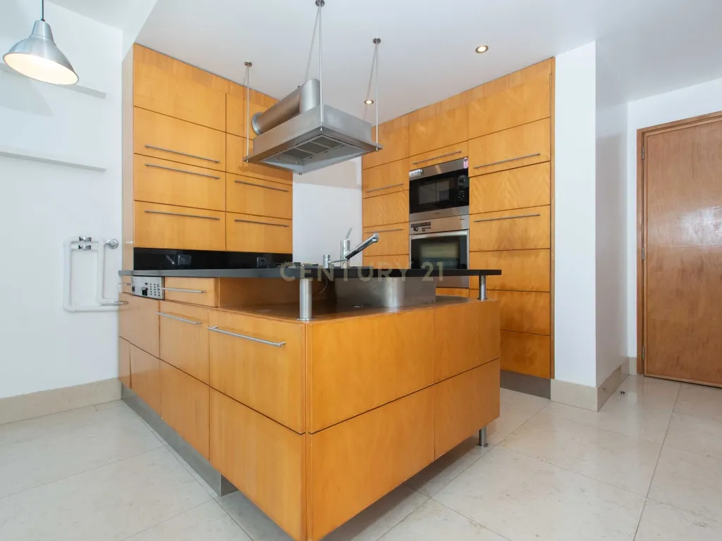 Duplex em Estados Unidos Da America, Lisboa com Vista para a Cidade - Image 25