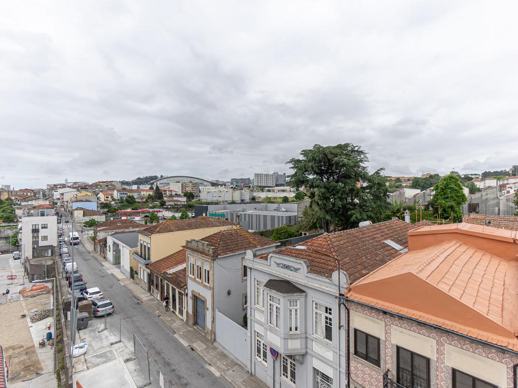 T2 Renovado com Vista Cidade – Rua de São Roque da Lameira, Campanhã - Image 31