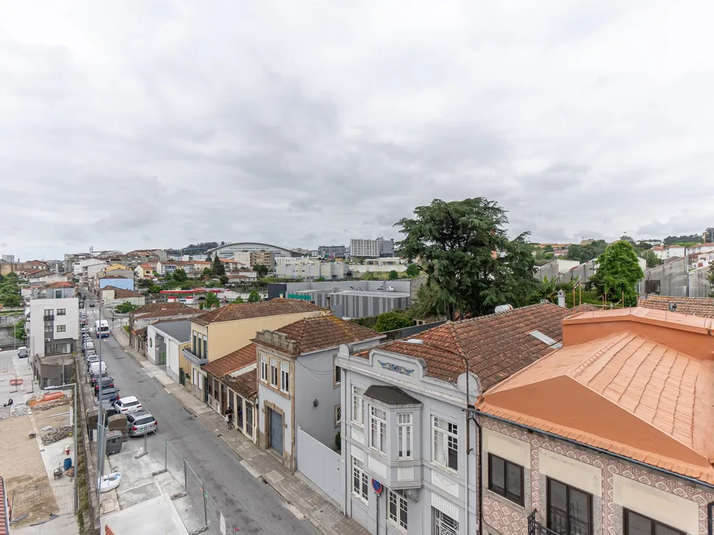 T2 Renovado com Vista Cidade – Rua de São Roque da Lameira, Campanhã - Image 31