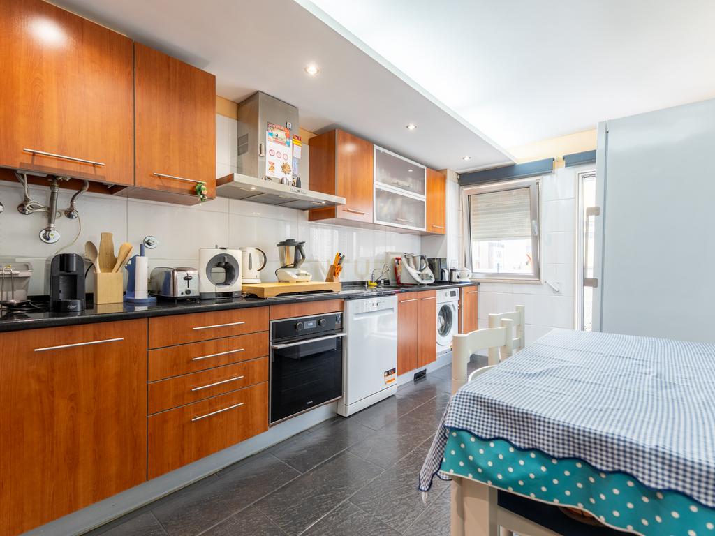Apartamento T3 com 2 Terraços Gigantes e Vista Rio – A 10 min de Lisboa - Image 32