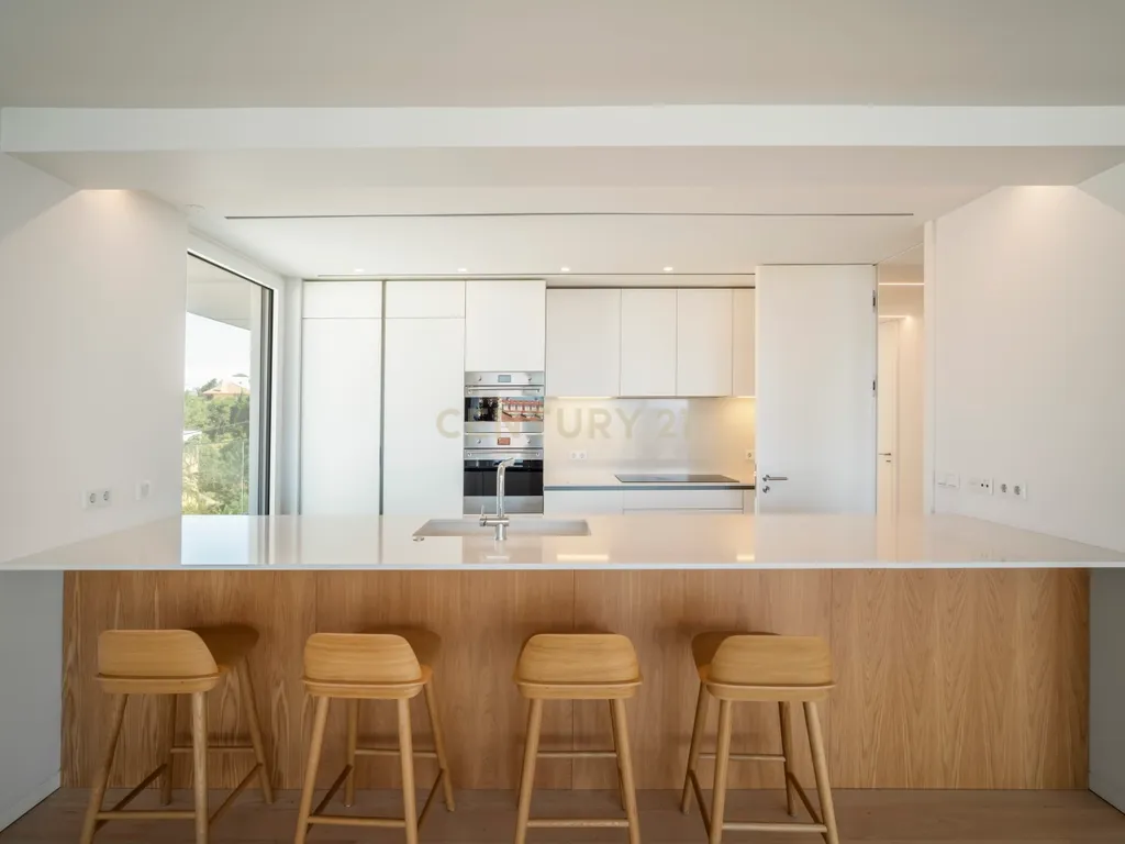 Apartamento T4 com Vista Mar em Condomínio Privado – Monte Estoril - Image 8