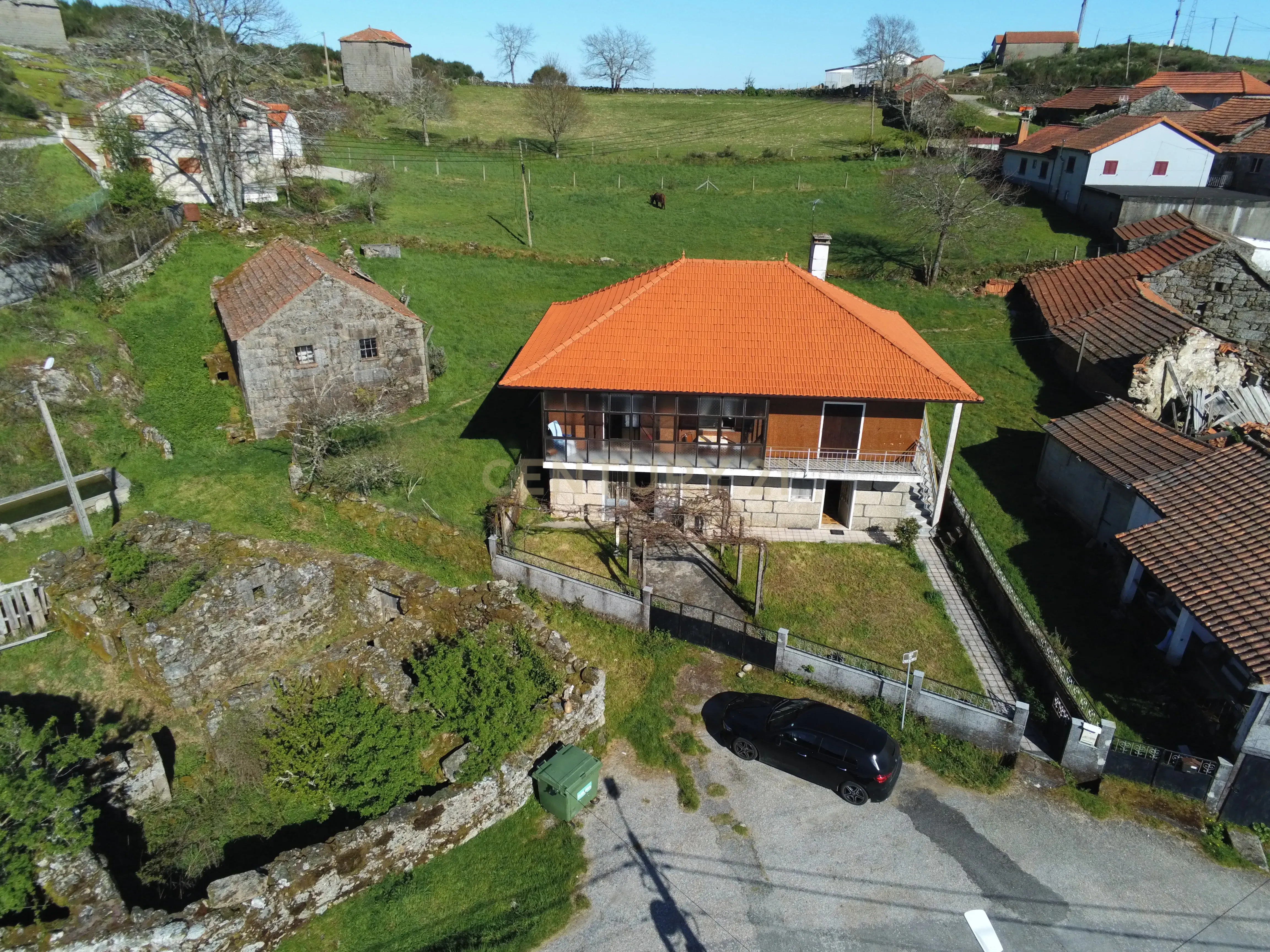 Casa pronta a habitar com garagem e terreno – a 2 km do Rio Rabagão - Image 12