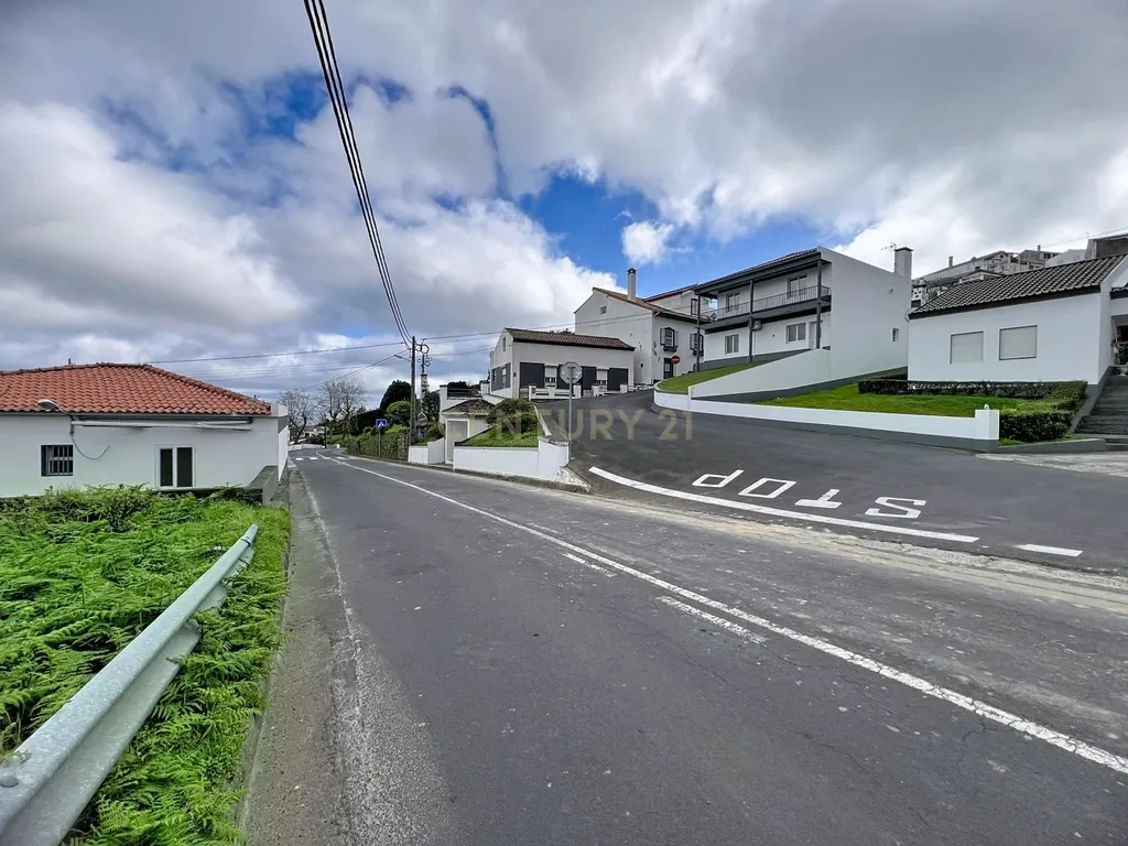 Casa T3 com Vista Mar e Montanha em Povoação, Ilha de São Miguel. - Image 3