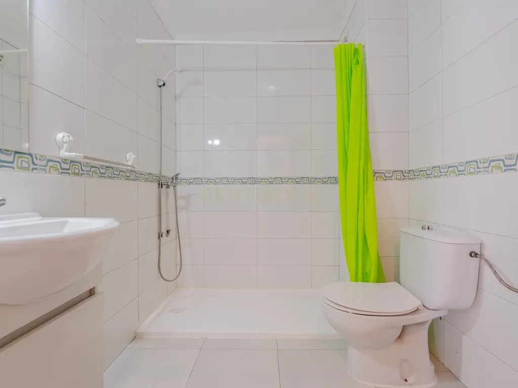 Apartamento T2 com vista rio, a 2 minutos da zona ribeirinha, em Portimão - Image 5