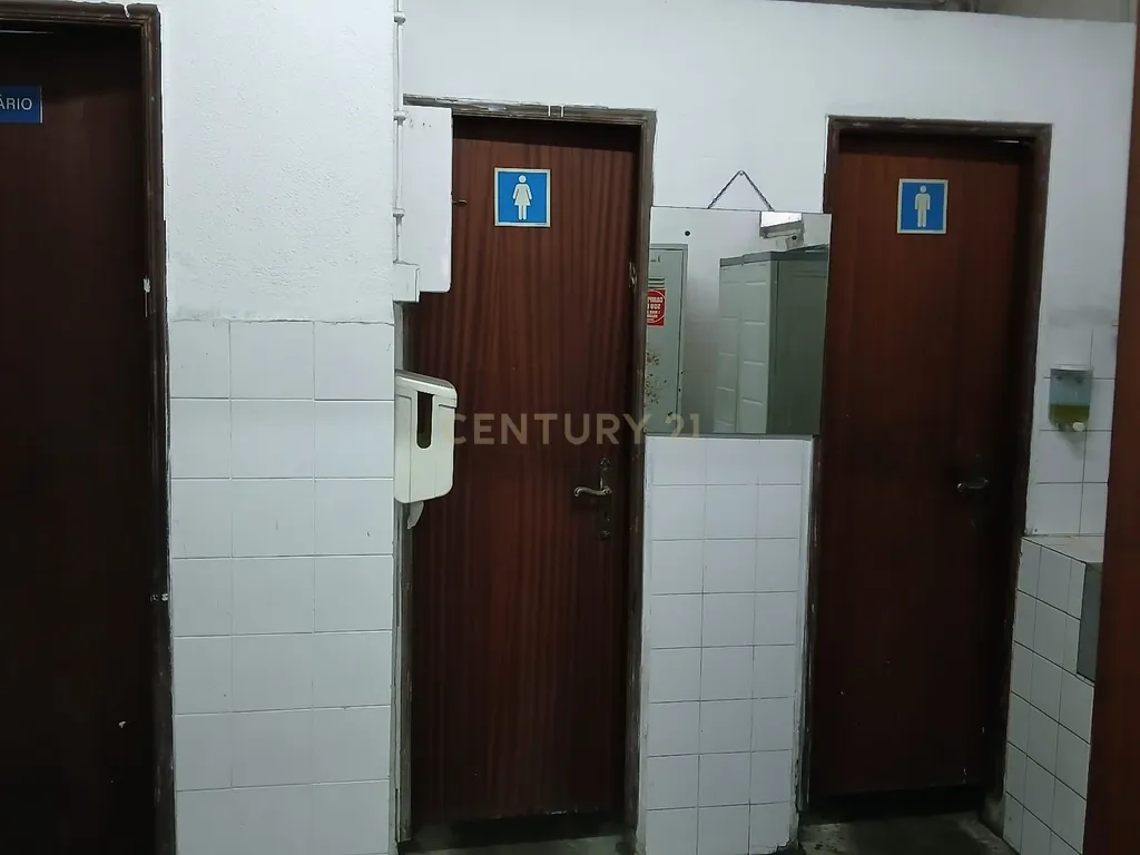 Oportunidade de investimento na Ponte da Bica – Ramada, Armazém com potencial para diversas áreas de negócios - Image 8