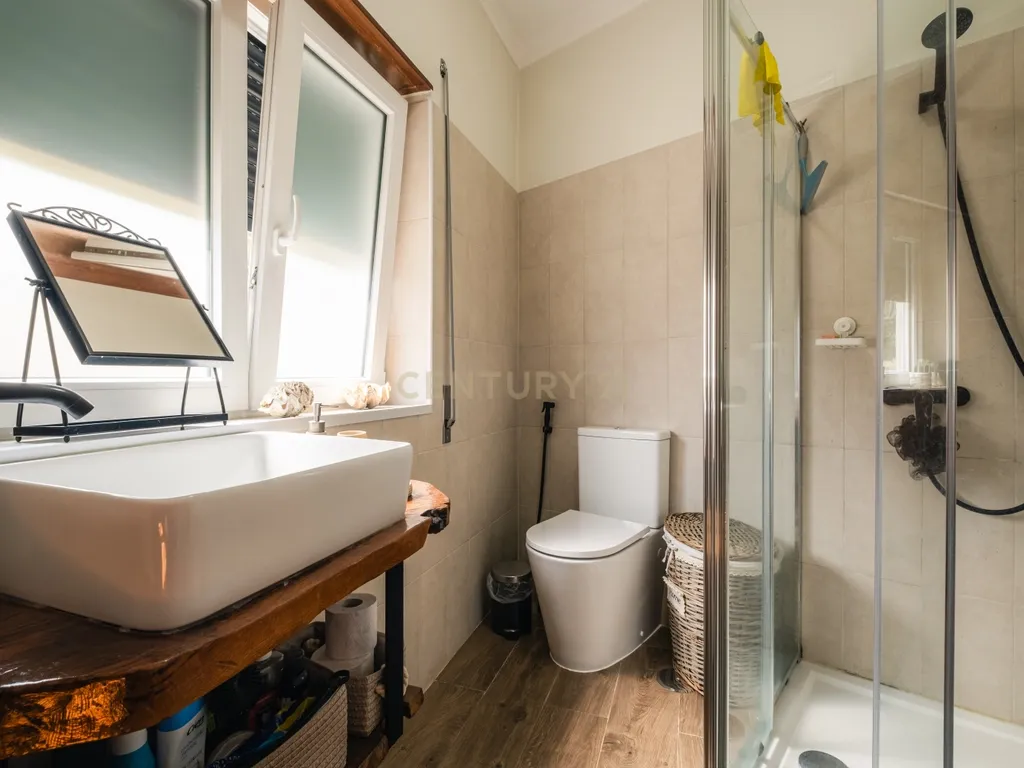 Moradia Renovada em Serpins, Lousã com 3 Casas de Banho - Image 19